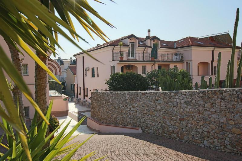 Hotel Residence Mirafiori Loano Exterior foto